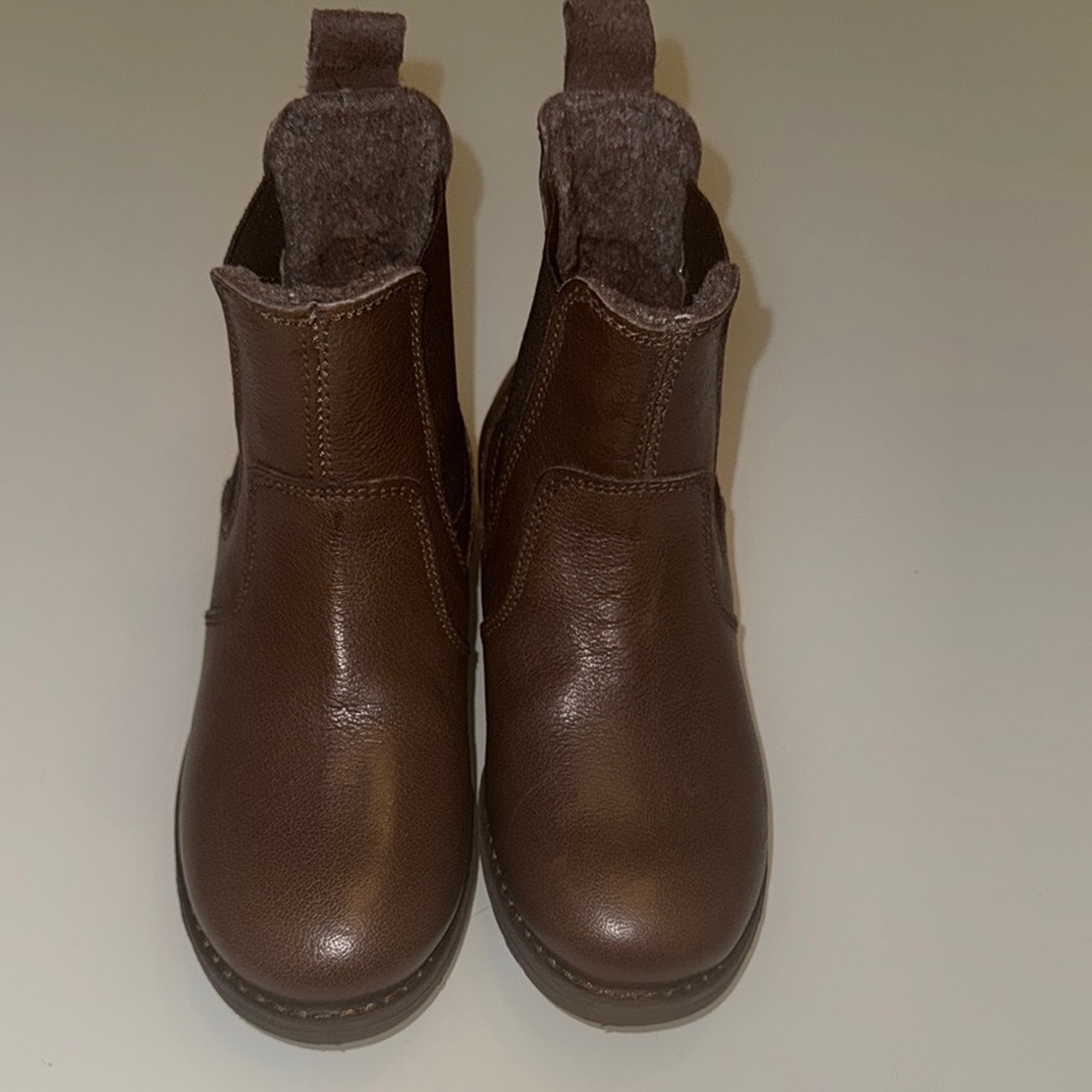 Brown Leather Chelsea Boots with Elastic Panels